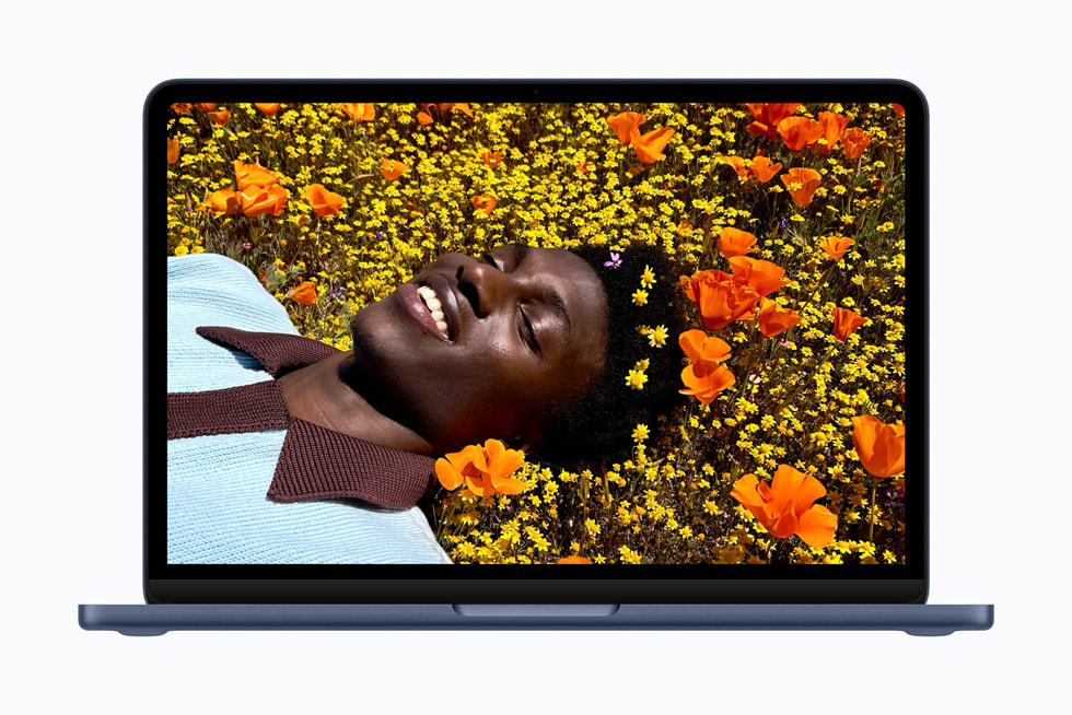 13-дюймовий Liquid Retina дисплей Apple MacBook Neo